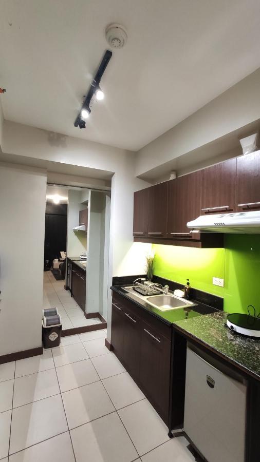 Resort Living Condominium Unit In Metro マニラ市 エクステリア 写真